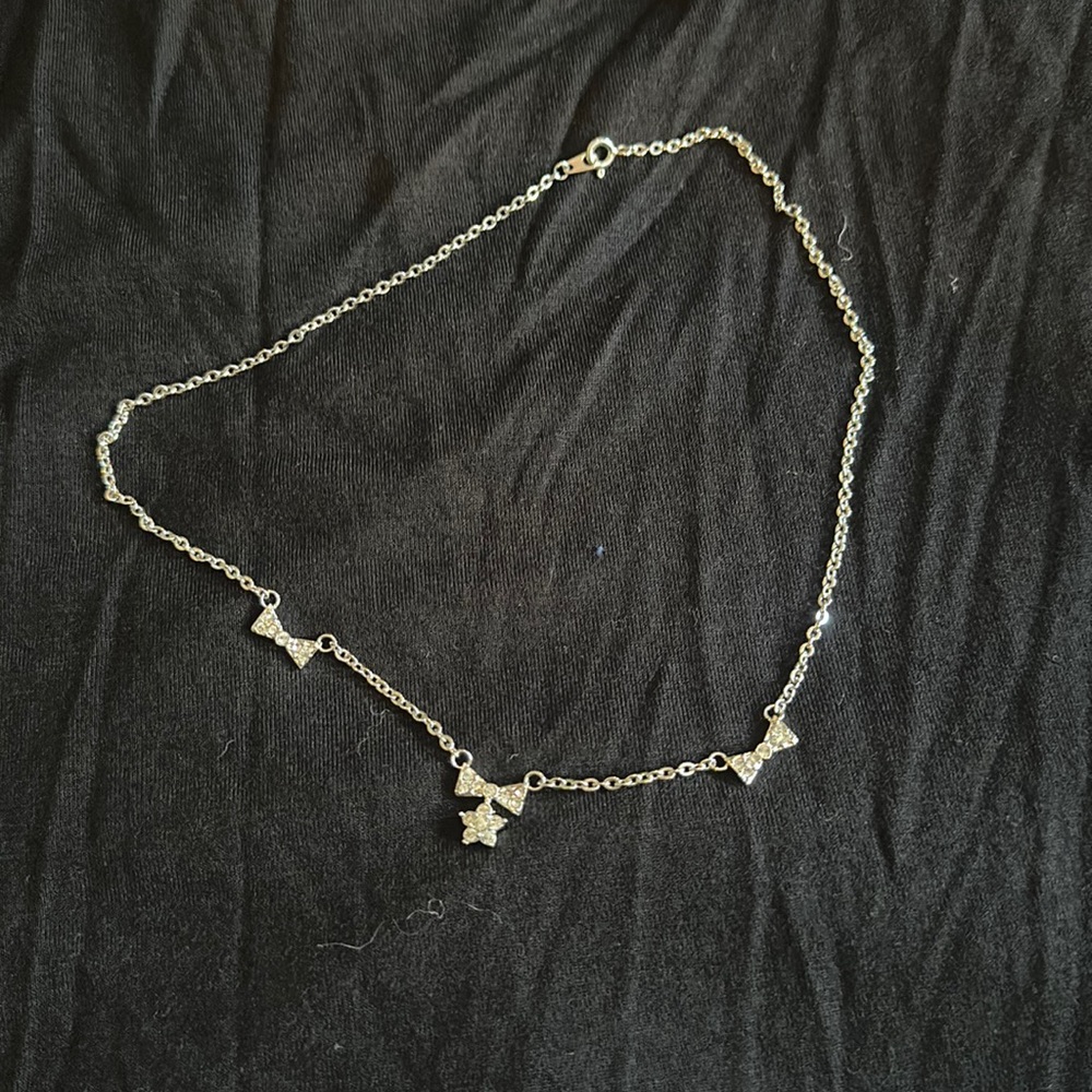 Short bow star necklace